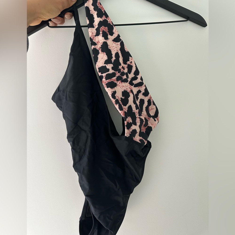 One piece swim suit